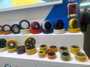 Polyurethane untuk Forklift: Solusi Tahan Lama untuk Fork Covering, Ban, dan Fork Shoe